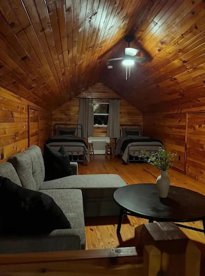 Interior - Hollow Hideaway.
(Savannah)