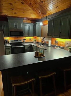 Fridge - Hollow Hideaway.
(Savannah)