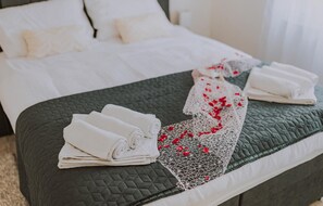 4 bedrooms, in-room safe, iron/ironing board, travel cot - Awesome home in Grabrovnik with sauna (Grabrovnik)