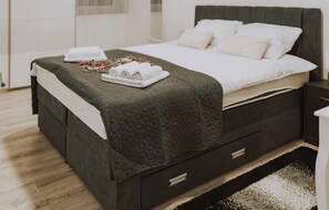 4 bedrooms, in-room safe, iron/ironing board, travel crib