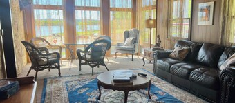 American House 1854- Steamboat Landing, 4 Bedrooms, 1.5 Bath, Full Kitchen