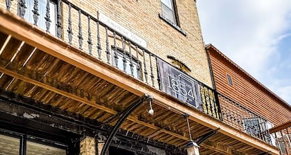 American House 1854- Steamboat Landing, 4 Bedrooms, 1.5 Bath, Full Kitchen
