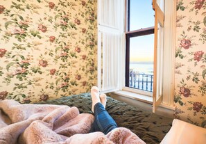 4 bedrooms, WiFi, bed sheets