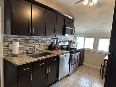 Updated Lakewood hideaway with big screen TV. Family friendly.