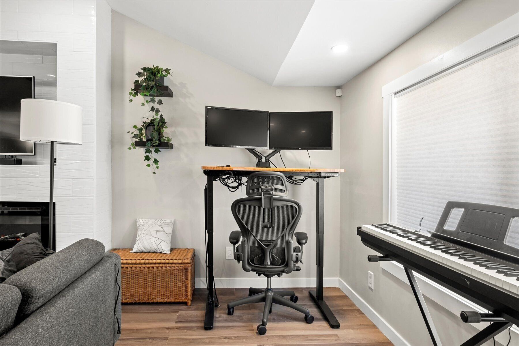 Newly Renovated Standing Desk and King Bed