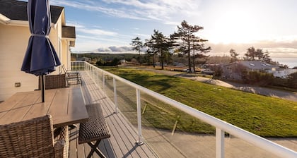 Perch - La Fiesta 34: Luxe Retreat w/ Serenity View & Firelit Comfort