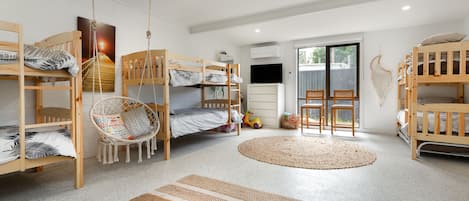 4 Schlafzimmer, Schreibtisch, Reisekinderbett, WLAN