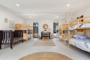 4 bedrooms, desk, travel cot, WiFi