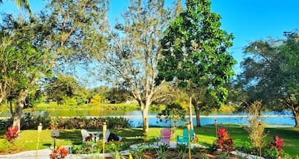 Captain Cove’s Cottage - Oasis by the Marina