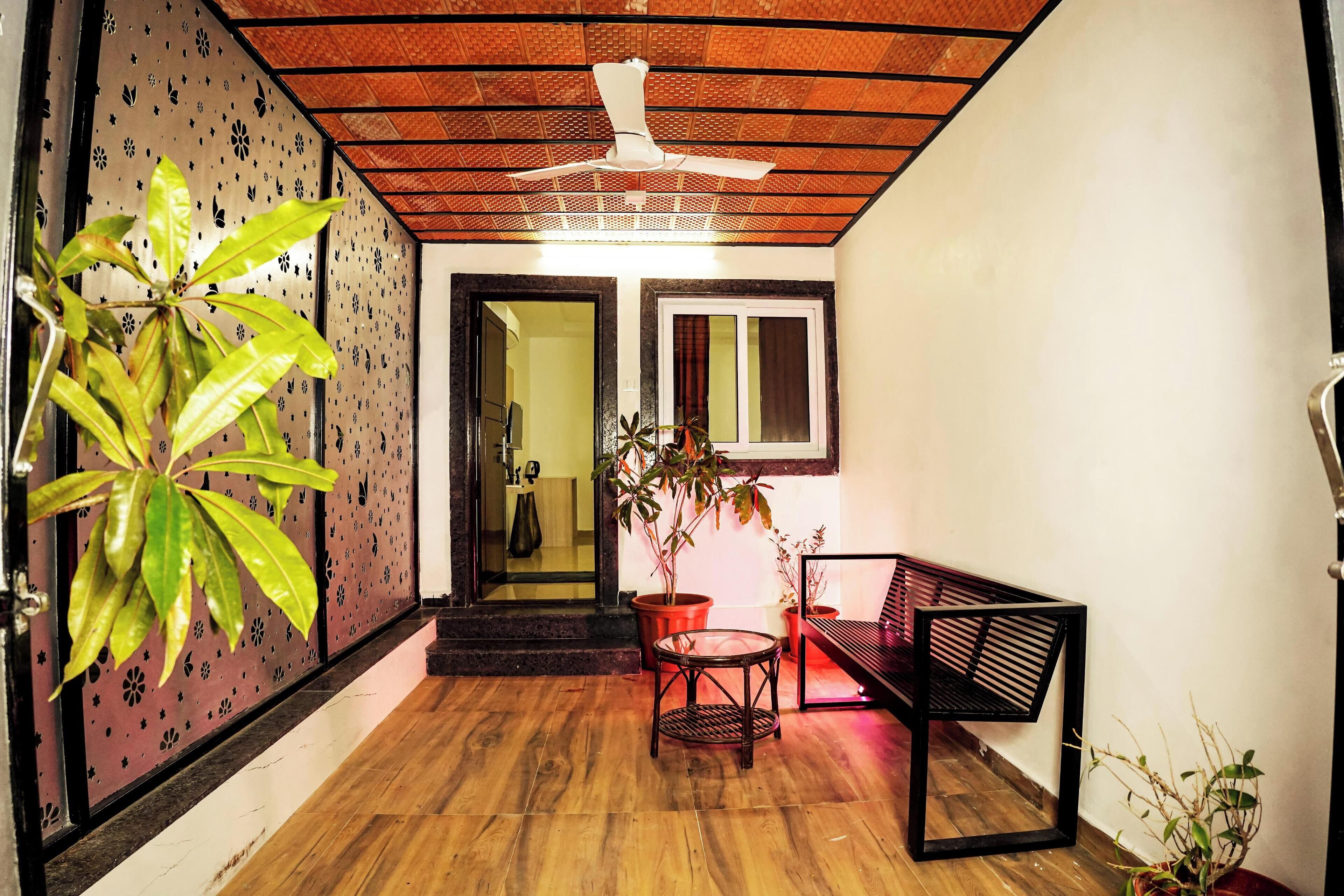 Comfort Double Room | Living area | 32-inch flat-screen TV with satellite channels