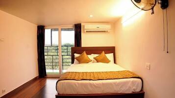 Studio | Sängtillbehör av högsta kvalitet, skrivbord och ljudisolering