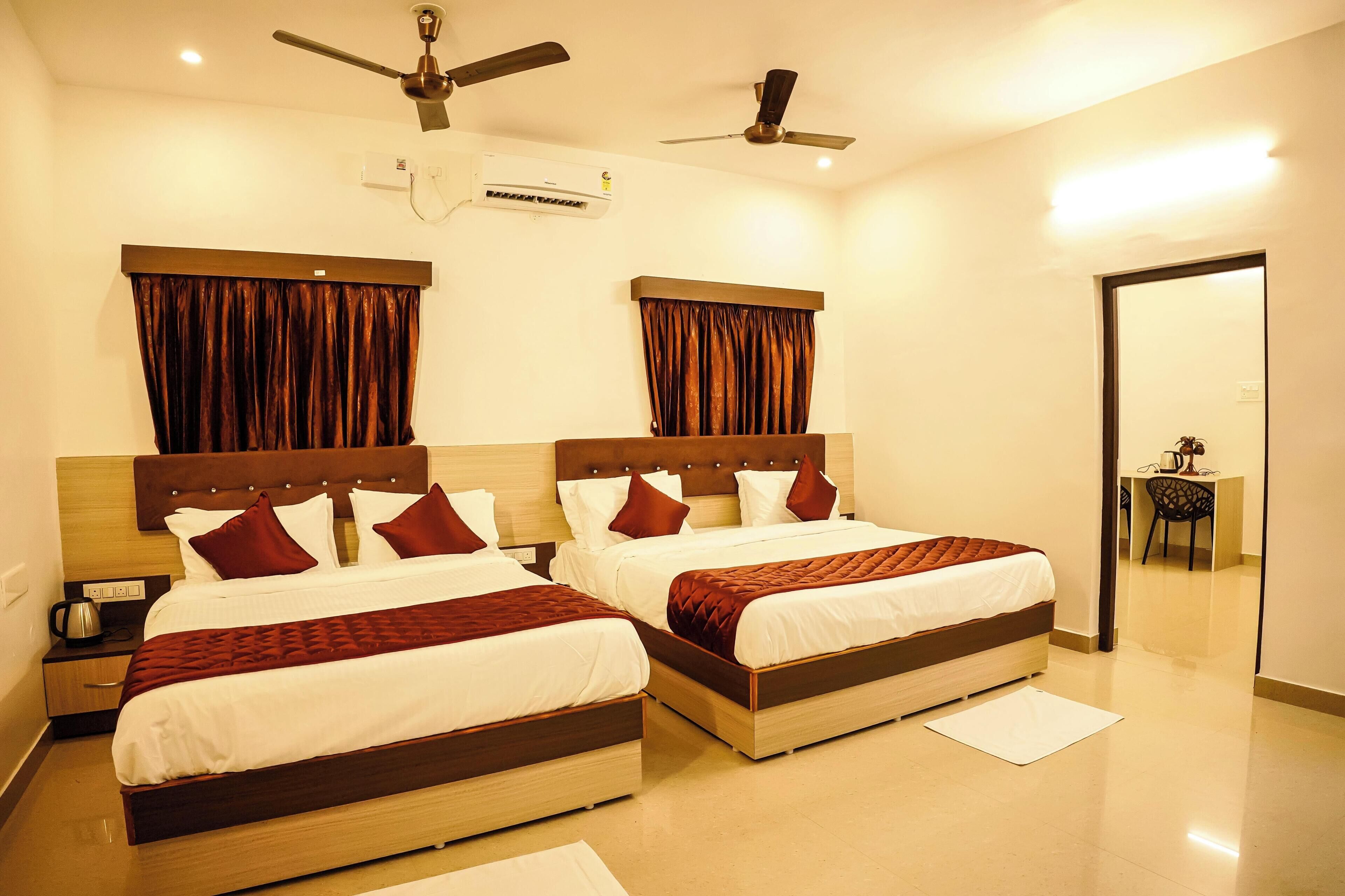 Premier Room | Premium bedding, desk, soundproofing, free WiFi