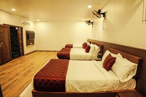 Phòng Elite | Bộ đồ giường cao cấp, bàn, phòng cách âm 
