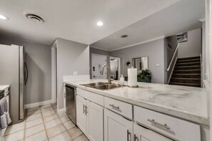 Interior - 25% OFF 4BD Exec. Condo, Six Flags - Grand Prairie GP60A (Grand Prairie)