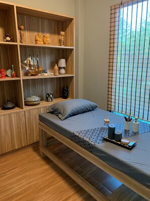 Couples treatment room(s), sauna, hot tub, steam room
