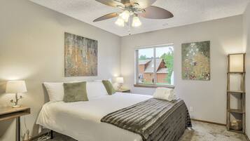 3 bedrooms, iron/ironing board, free WiFi