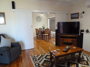 Smart TV, DVD player