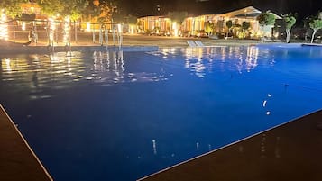室外游泳池
