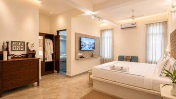 Habitación ejecutiva | Ropa de cama de alta calidad, colchones viscoelásticos, minibar