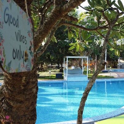 Sashas Holiday Village