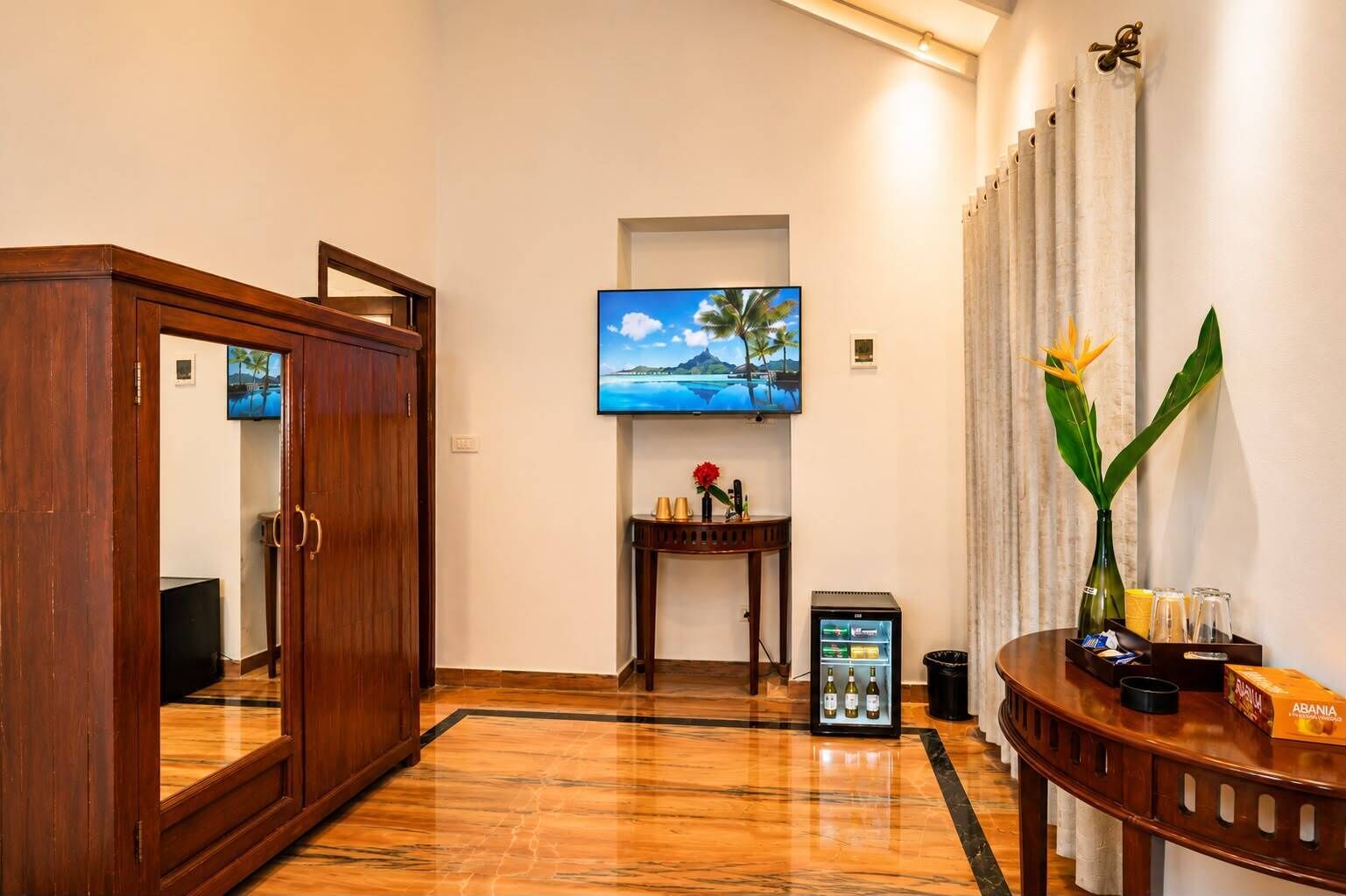 Suite de lujo | Ropa de cama de alta calidad, colchones viscoelásticos, minibar