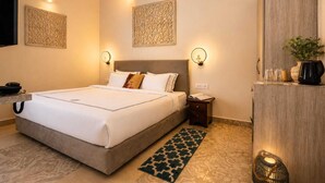 Zen Garden View | Premium bedding, memory foam beds, minibar, desk - Sashas Holiday Village (Vagator)