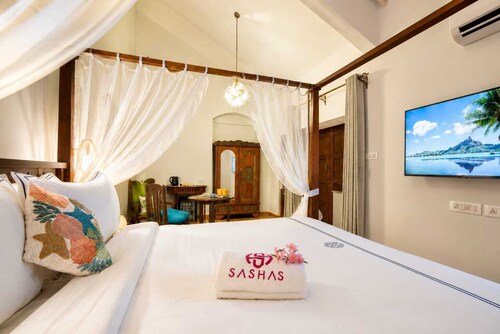 Sashas Holiday Village