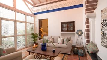 Vintage Family Suite | Soundproofing, free WiFi