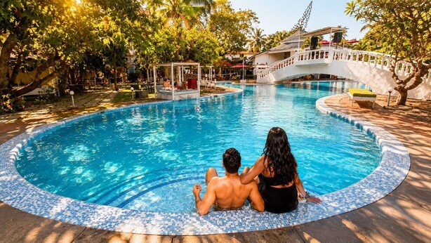 Outdoor pool - Sashas Holiday Village (Vagator)