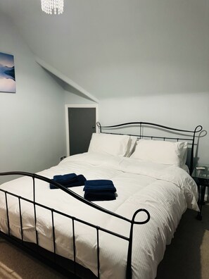 Executive Suite, Ensuite | Individually decorated, individually furnished, desk, laptop workspace - Windsor wine & dine (Chertsey)