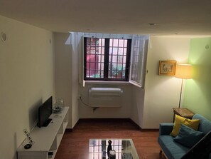 TV, books - Appartamento in edificio storico (Roma)