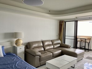Studio, Sea View | Bed sheets - Paradise Condominium by PSR (Pattaya)