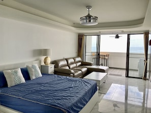 Studio, Sea View