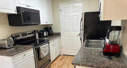 2 bed 2 bath condo. Ideal for business traveler