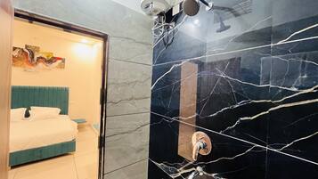 Deluxe Double Room | Bathroom | Shower, rainfall showerhead, free toiletries, bidet