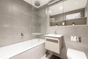 City Apartment | Bathroom - Modern 3BR in London's Westminster (London)