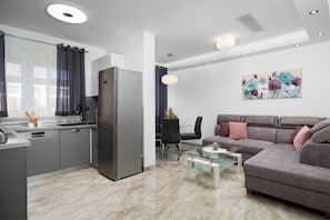 Villa | Living area | 80-cm LCD TV with cable channels - Villa My Dream in Kastel Stari (Kastela)