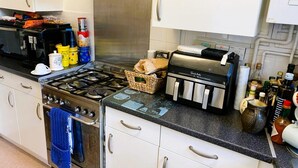 Apartment | Eigene Küche | Kühlschrank, Mikrowelle, Ofen, Herdplatte