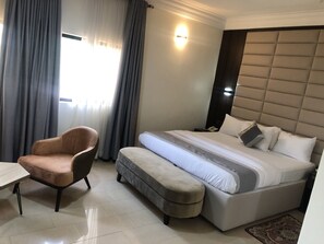 Presidential Suite | Egyptian cotton sheets, premium bedding, memory-foam beds - Roban Hotels Limited (Enugu)