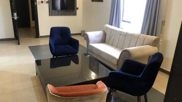 總統套房 | 起居區 | 12-吋平面電視,提供衛星頻道