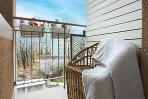 Apartment, 1 Bedroom, 2 Bathrooms | Balcony - Sky Blue Apartment Waszyngton by Renters (Warsaw)