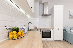 Apartment, 1 Schlafzimmer, 2 Bäder | Eigene Küche | Geschirrspüler, Kochgeschirr/Geschirr/Besteck, Küchenrolle