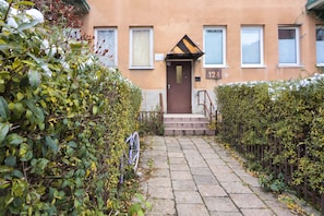 Front of property - Sky Blue Apartment Waszyngton by Renters (Warsaw)