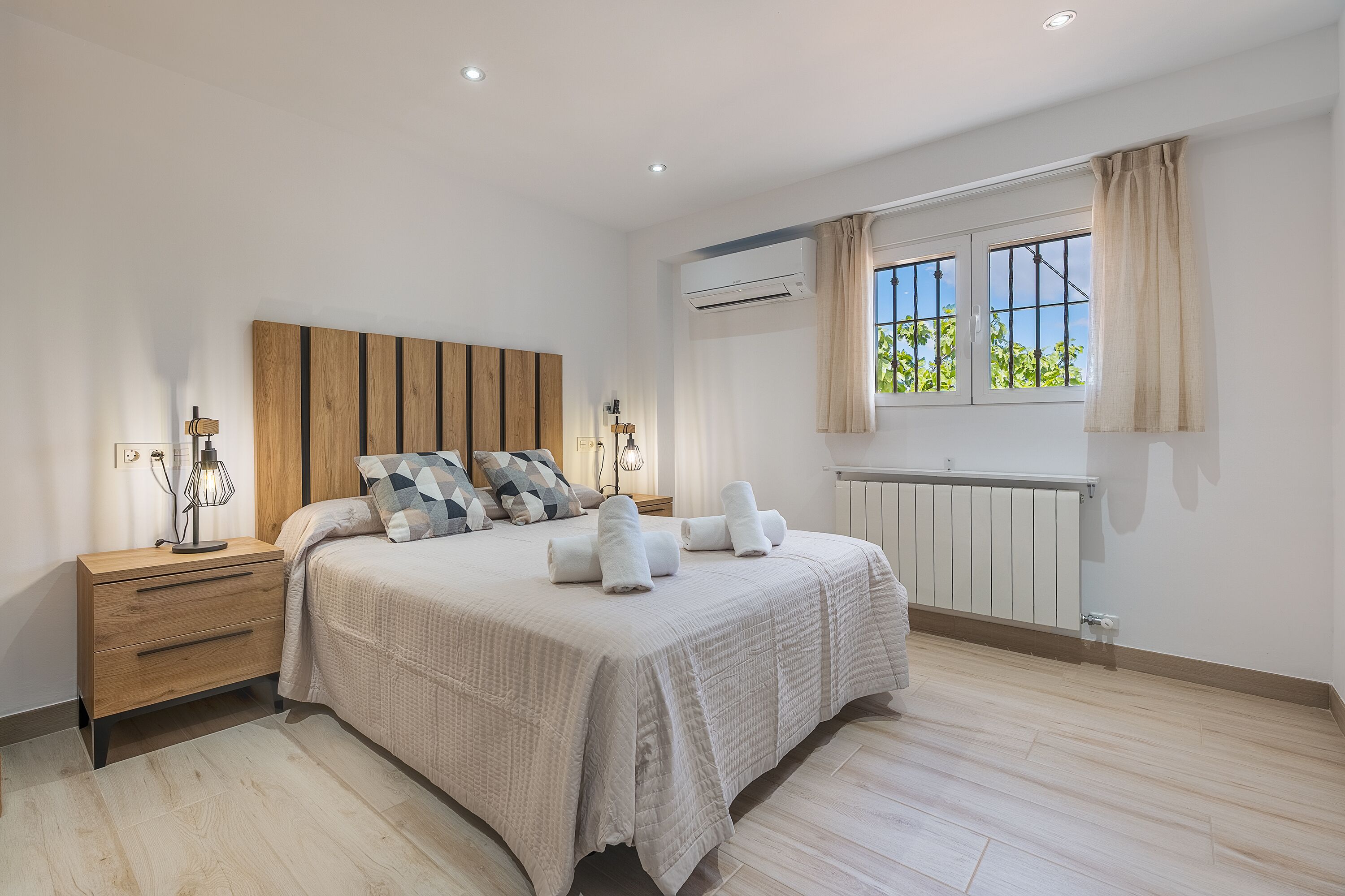 8 chambres, fer et planche à repasser, lit parapluie, Wi-Fi gratuit