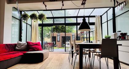 Two-bedrooms apartment walking distance to the city centre comfortably sleep 5