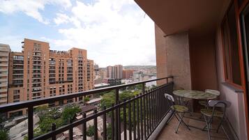 Luxury Apartment, 2 Bedrooms, 2 Bathrooms, Mountain View | Balcony