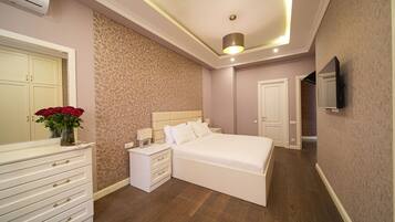 Luxury Apartment, 2 Bedrooms, 2 Bathrooms, Mountain View | Premium bedding, down comforters, individually decorated