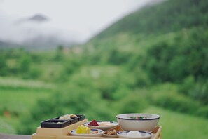 Free daily local cuisine breakfast  - Shujiawuxiangluoguqingtubuminsu (Nujiang Lisu)