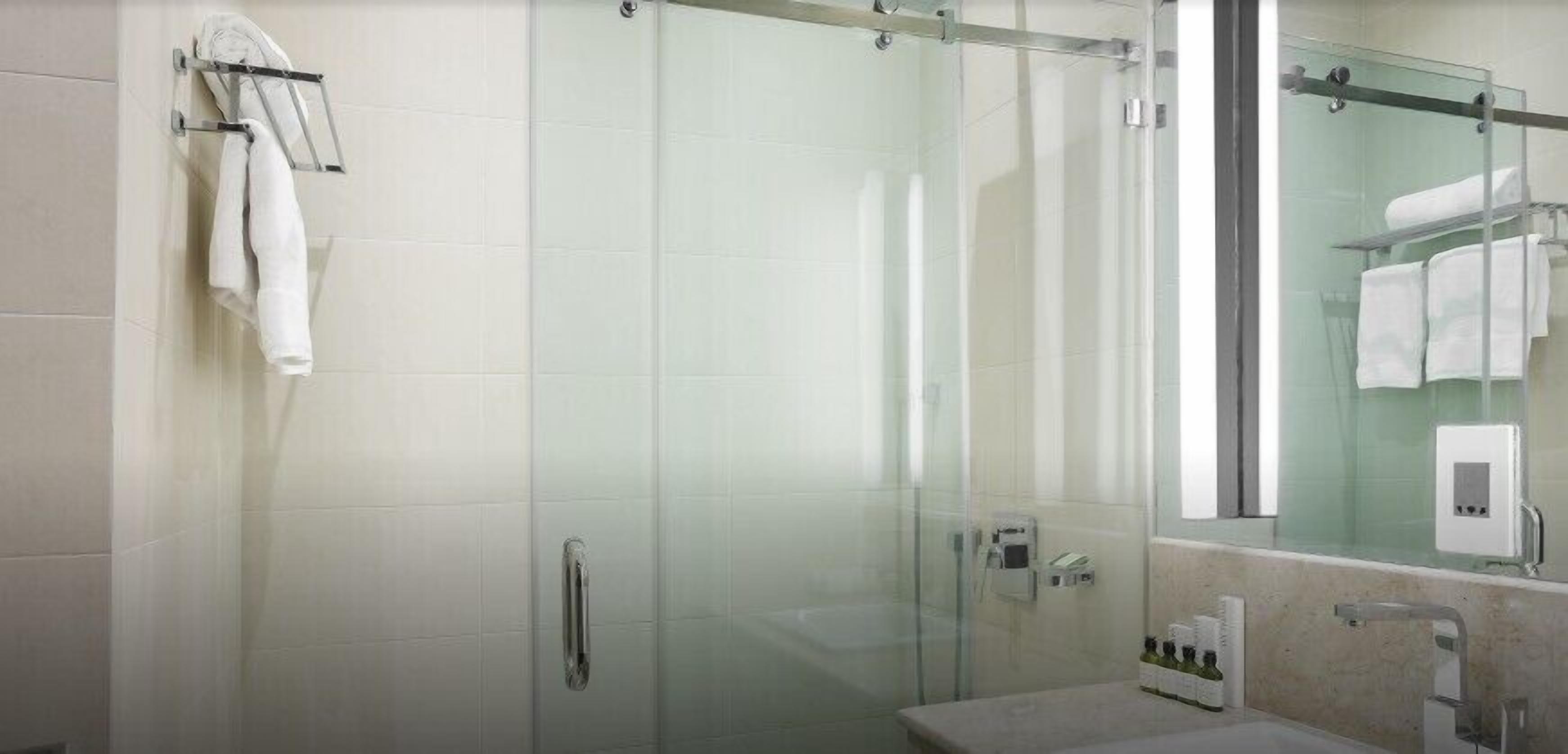 Luxury Room | Bathroom | Shampoo