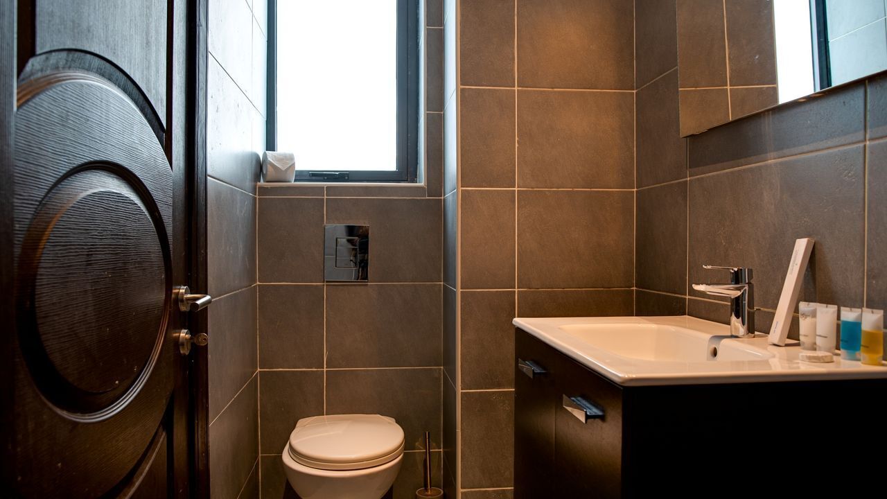 One Bedroom Apartment | Bathroom | Shampoo